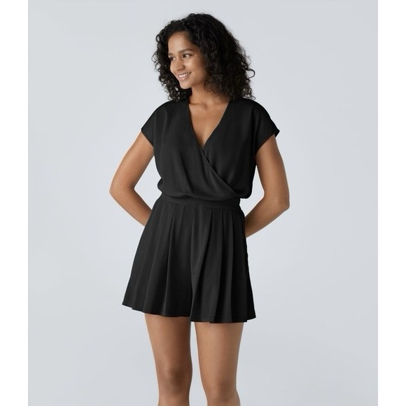 HALARA Pants - Halara V Neck Short Sleeve Pocket Waffle Casual Romper Black Medium NEW‎